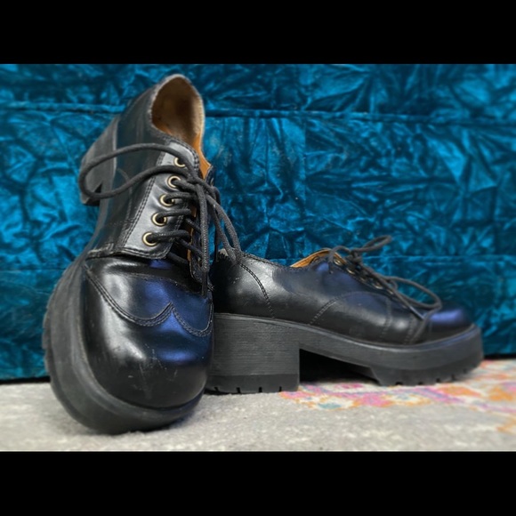 90’s MUDD Platform Chunky Oxford Heels - Picture 2 of 2